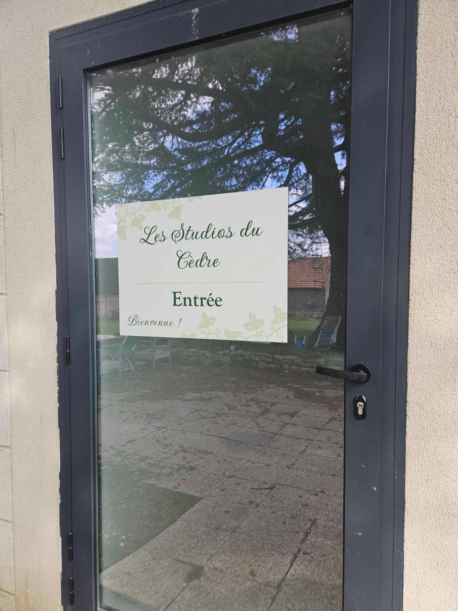 Studios Du Cedre Cuvilly Exterior foto